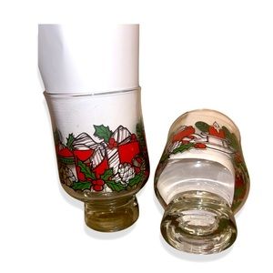 Vintage Set of 2 Holly and Berry Christmas Glasses: Great Condition: Barware